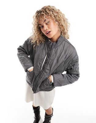 Only onion quilted jacket with oversized pockets in washed grey