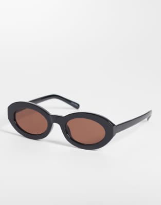ONLY - Ovale Sonnenbrille in Schwarz mit getönten Gläsern