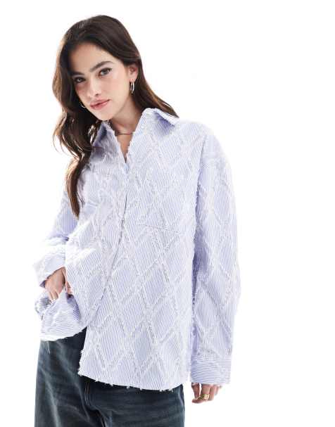 Only – Oversize-Bluse in Blau gestreift mit Wimpernborte - view 1