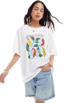 ONLY - Oversize-T-Shirt in Weiß mit Chili-Print