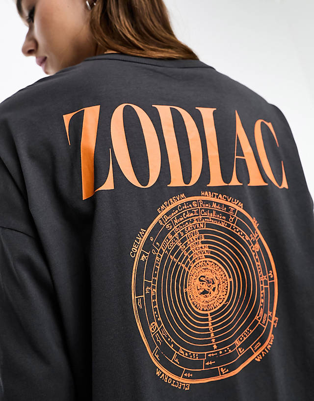 ONLY - oversized long sleeve graphic t-shirt in grey zodiac print
