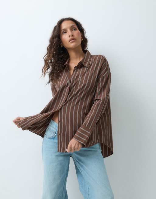 ONLY oversized overhemd met langere achterkant in bruine en crèmekleurige streep, 4 van 5
