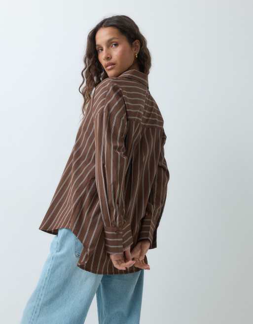 ONLY oversized skjorte med længere kant bagpå i brun- og cremefarvede striber, 5 af 5