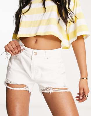 Only - Pacy - Zerrissene Jeans-Shorts in Weiß mit hohem Bund