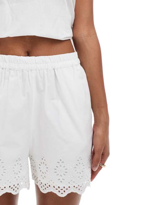 ONLY - Pantaloncini bianchi con motivo traforato in coordinato, 2 di 5