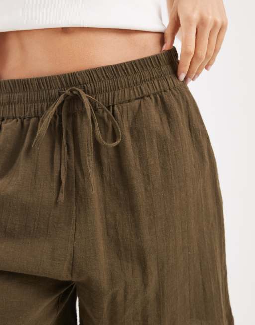 ONLY - Pantalones cortos caquis con lazada delantera de tejido efecto lino texturizado, 2 de 5