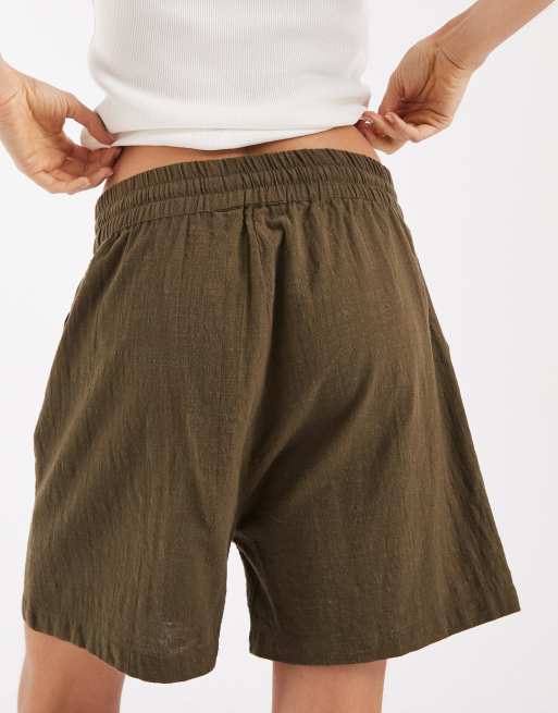 ONLY - Pantalones cortos caquis con lazada delantera de tejido efecto lino texturizado, 4 de 5
