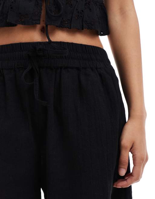 ONLY - Pantalones cortos negros con lazada delantera de tejido efecto lino texturizado (parte de un conjunto), 5 de 5