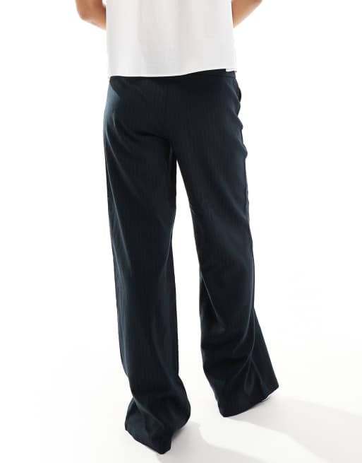 ONLY - Pantaloni a fondo ampio color blu navy con motivo gessato e tasche, 2 di 5