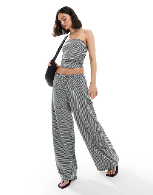 ONLY - Pantaloni a fondo super ampio bianchi e neri a righe in coordinato 