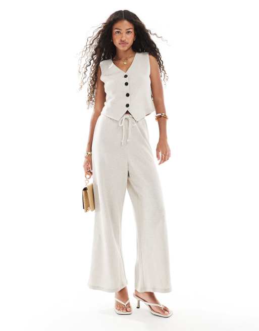 ONLY - Pantaloni sartoriali a fondo ampio color pietra testurizzati in coordinato