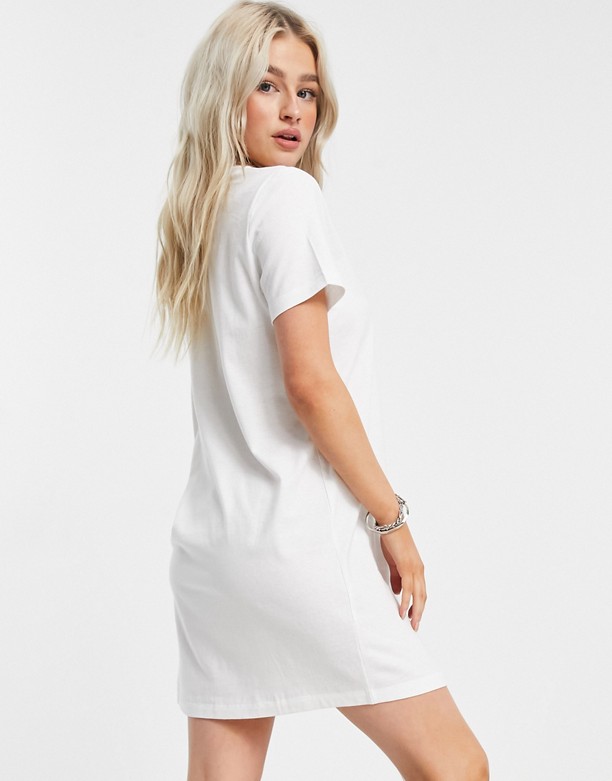  Badać Only Petite – Biała sukienka T-shirtowa Biały