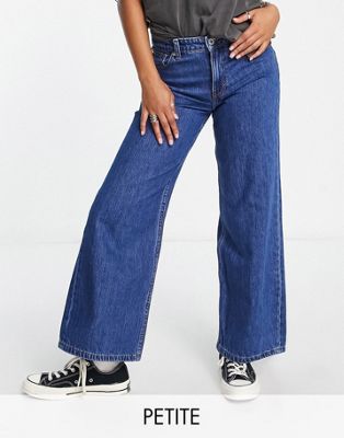 Only Petite Chris low rise wide leg jeans in mid blue | ASOS