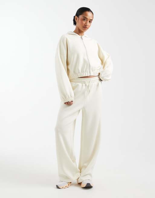 ONLY Petite - Coordinato morbido al tatto color crema con joggers e felpa con cappuccio