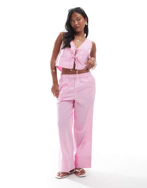 ONLY Petite - Coordinato rosa a quadretti con canotta allacciata sul davanti e pantaloni