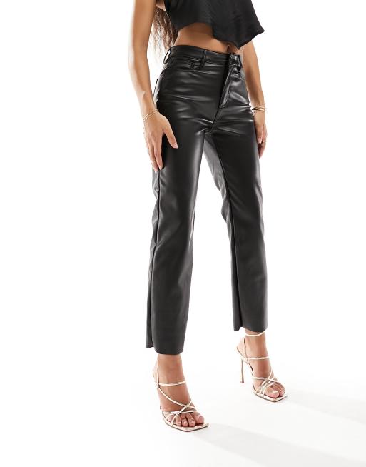 Only Petite – Emily – Knöchellange Hose aus Kunstleder in Schwarz , 5 von 5
