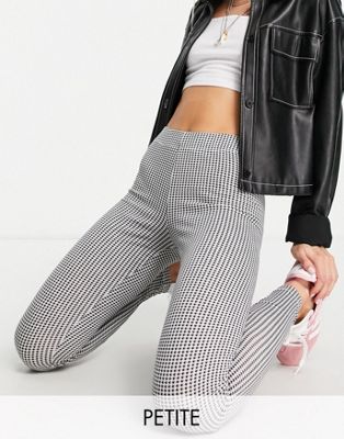 Only Petite exclusive legging in mono houndstooth print