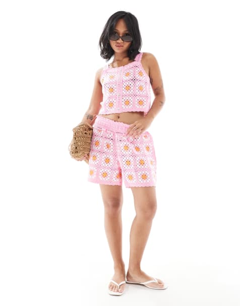 ONLY Petite – Gehäkeltes Set mit rosa Blumenmuster, aus Oberteil und Shorts - view 1