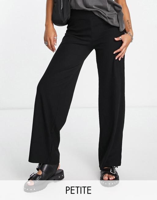 Only Petite - Geribbelde broek met wijde pijpen in zwart 