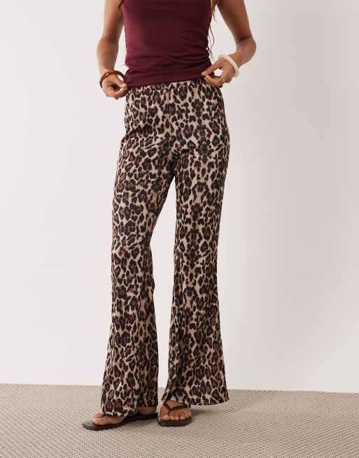 ONLY Petite - Geribbelde flare-broek in luipaardprint, 5 van 5