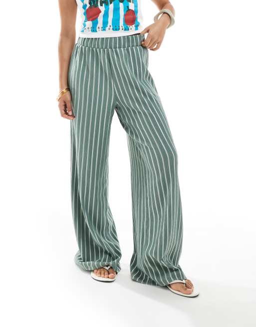 ONLY Petite - Gestreept broek met wijde pijpen en textuur in groen, 2 van 5