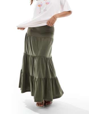 ONLY Petite - Gestufter Maxirock in Khaki-Grün
