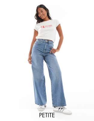 ONLY Petite - Hope - Jeans in Hellblau mit hohem Bund und weitem Bein