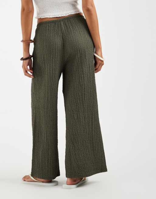 ONLY Petite – Hose in Olivgrün mit Knitterstruktur und hohem Bund, 4 von 5