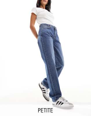 Only Petite - Jaci - Straight Jeans in mittelblauer Waschung mit mittelhohem Bund