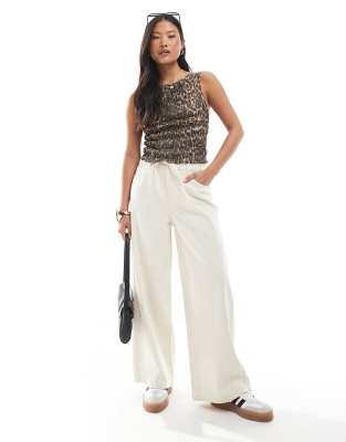ONLY Petite - Jeans in Ecru mit weitem Bein und Kordelzugbund-Weiß