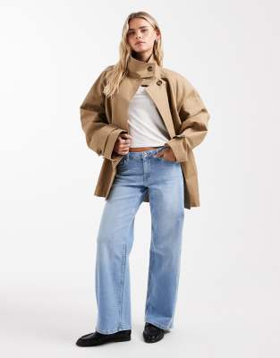ONLY Petite - Judy - Jeans in hellem Denimblau mit niedrigem Bund und weitem Bein