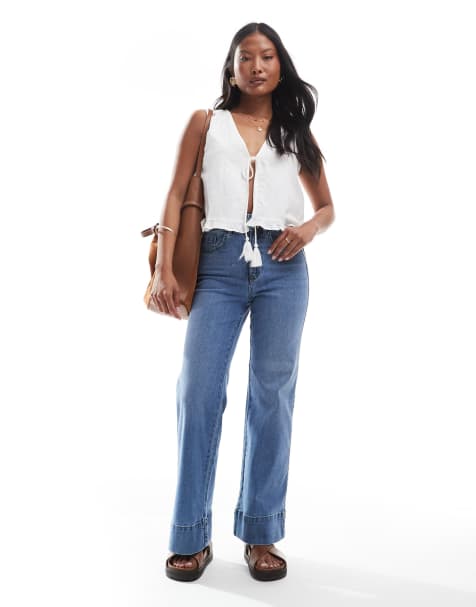 ONLY Petite – Juicy – Jeans in hellblauer Waschung mit hohem Bund, weitem Bein und Nietenverzierung - view 1