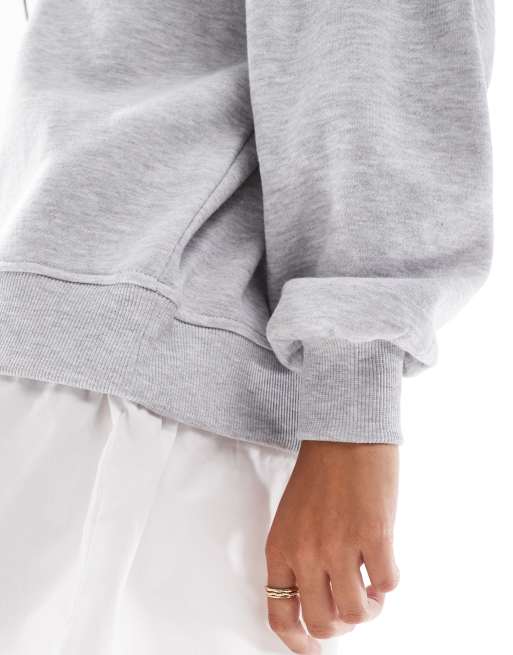 ONLY Petite – Ljusgrå, melerad sweatshirtklänning i minilängd och flera lager, 3 av 4
