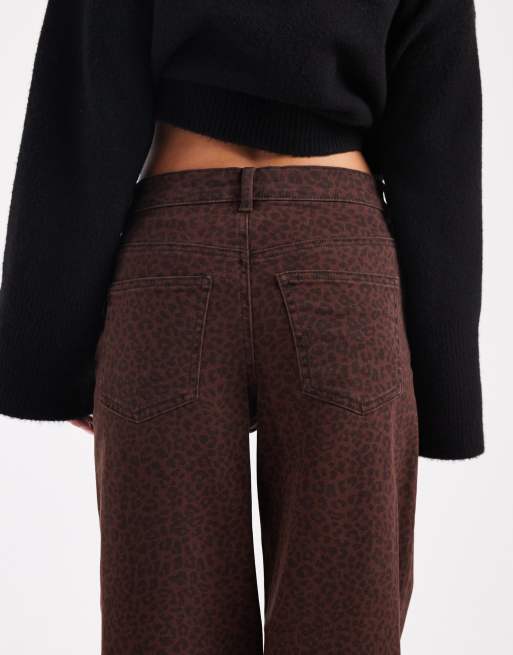 ONLY Petite - Madison - Jeans a fondo ampio marrone cioccolato con stampa leopardata, 4 di 5