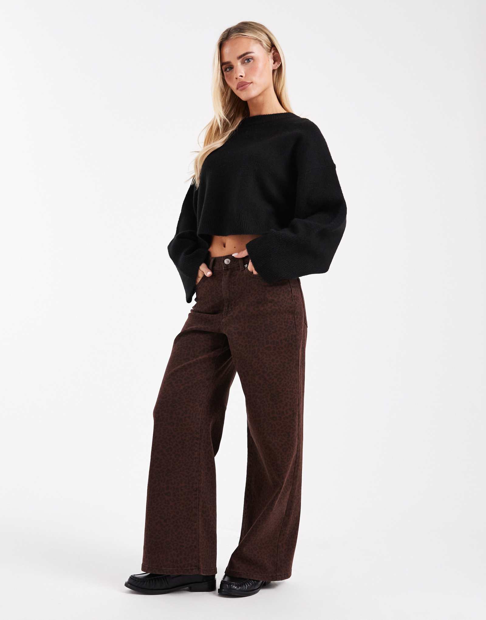 ШИРОКИЕ джинсы ONLY Petite Madison с леопардовым принтом шоколадно-коричневого цвета