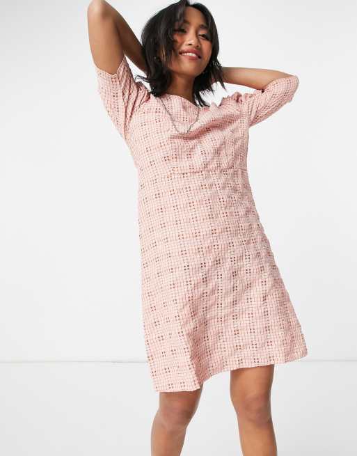 Only Petite Mini jurk met textuur en gerimpelde mouwen in roze ruiten