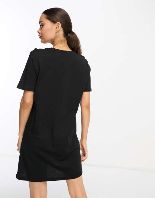 Black t shirt store dress petite