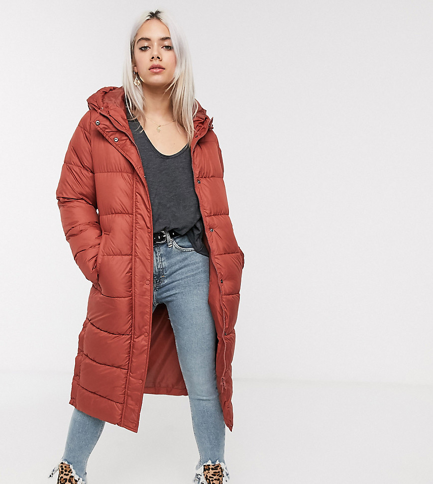Only Petite oversized padded jacket in rust-Brown