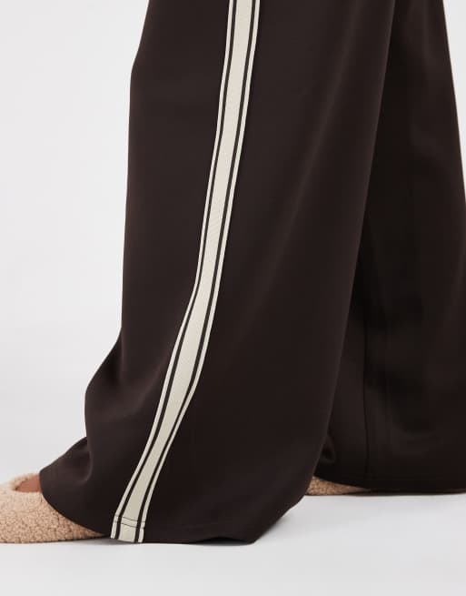 ONLY Petite - pantalón de pernera ancha con raya lateral marrón, 3 de 5
