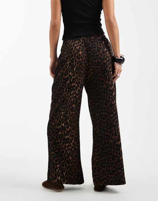 ONLY Petite - Pantalon plissé ample à imprimé animal, 4 de 5