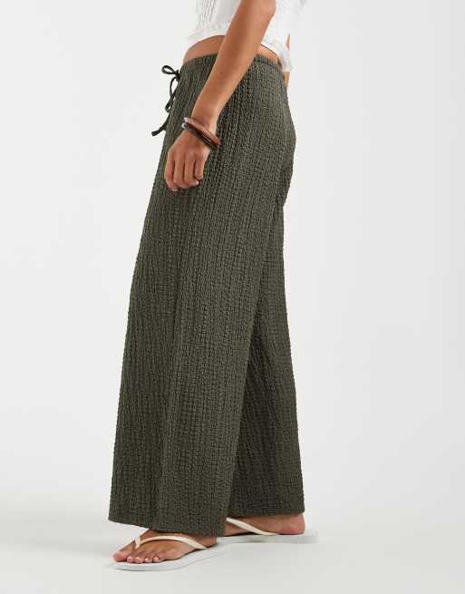 ONLY Petite - Pantalon texturé effet froissé à taille haute - Vert olive, 2 de 5