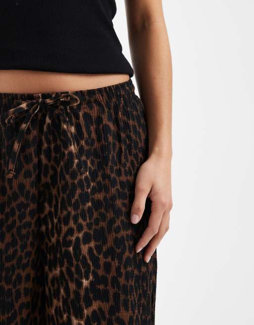 ONLY Petite - Pantaloni plissé a fondo ampio con stampa animalier, 3 di 5