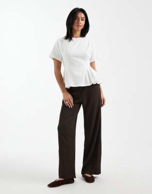 ONLY Petite - Plissierte Hose in Braun mit weitem Bein-Brown