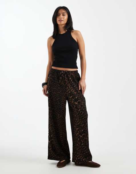 ONLY Petite – Plissierte Hose mit Animal-Print und weitem Bein - view 1