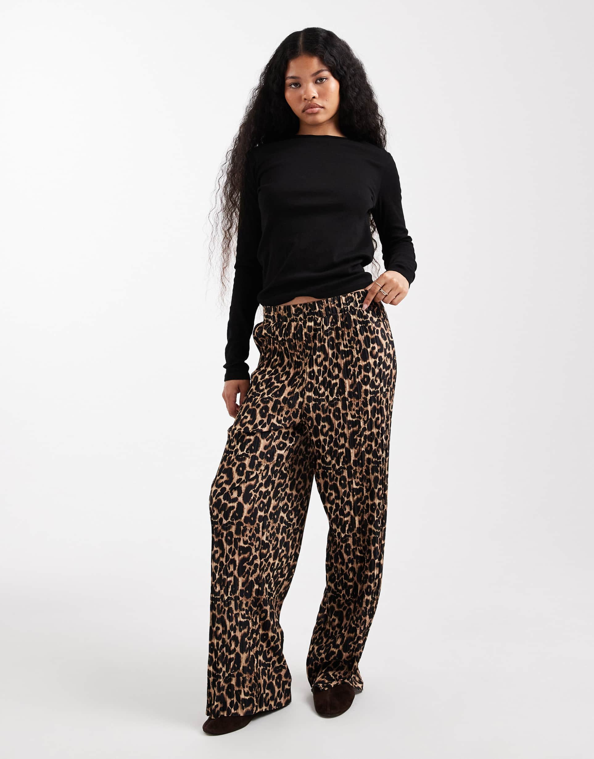 only petite pull on loose fit pants in leopard print plisse