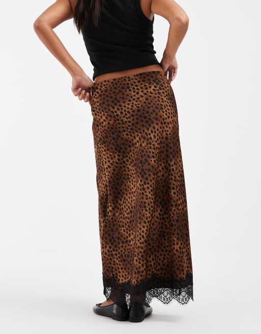 ONLY Petite satijnen maxi-rok met kanten rand in luipaardprint, 5 van 5