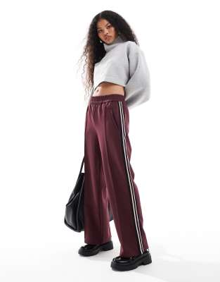 side panel wide leg track pant in burgundy-Red