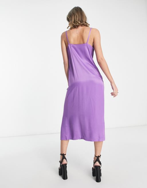 Only Petite - Slip-maxikjole med vandfaldsudskæring i lilla satin, 3 af 4