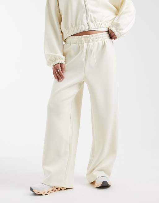 ONLY Petite soft touch wide leg trackies in cream (part of a set), 4 of 5