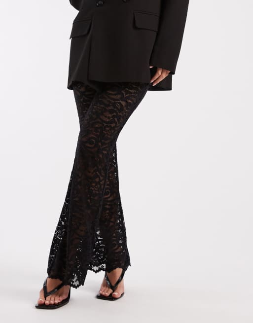 ONLY Petite Spitzenhose mit ausgestelltem Bein in Schwarz, 5 von 5
